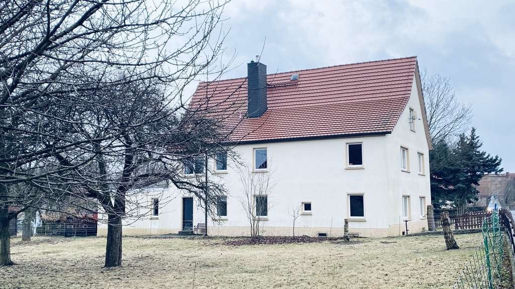 Immobilie in Bischofswerda - Charmantes Familienhaus mit großem Garten und viel Platz für alle - Bild 1
