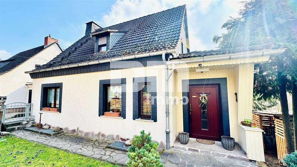 Immobilie in Neuengönna - Gepflegtes Raumwunder in idyllischer Lage - Modernisiertes Einfamilienhaus Garagen / Garten - Bild 0