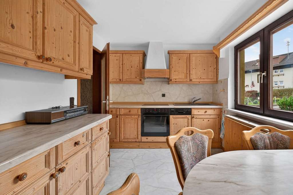 Immobilie in Neuhausen - 1-2 Familienhaus mit Garage und Nebenräumen in Schellbronn (Neuhausen) - Bild 2