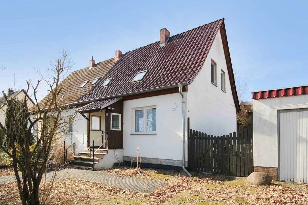 Immobilie in Kotzen - Haus im Grünen nahe Berlin mit Wärmepumpe, Glasfaser Garage und 988 m² Grundstück - Bild 0