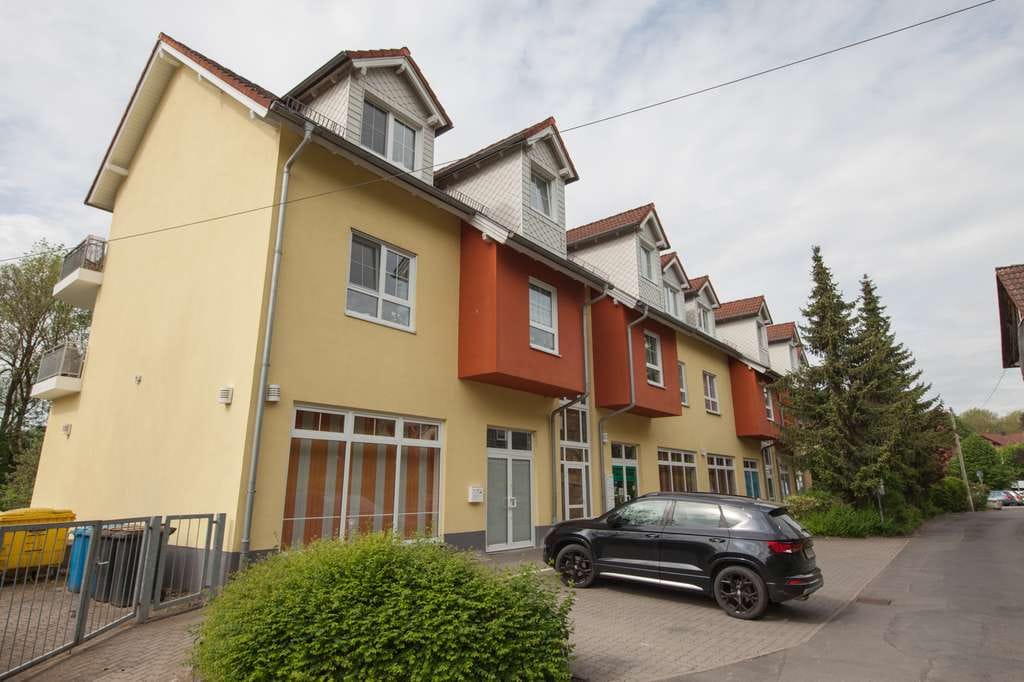 Immobilie in Hildburghausen - Gemütliche 2-Zimmer Dachgeschosswohnung! Gut vermietet! Tiefgarage! - Bild 1