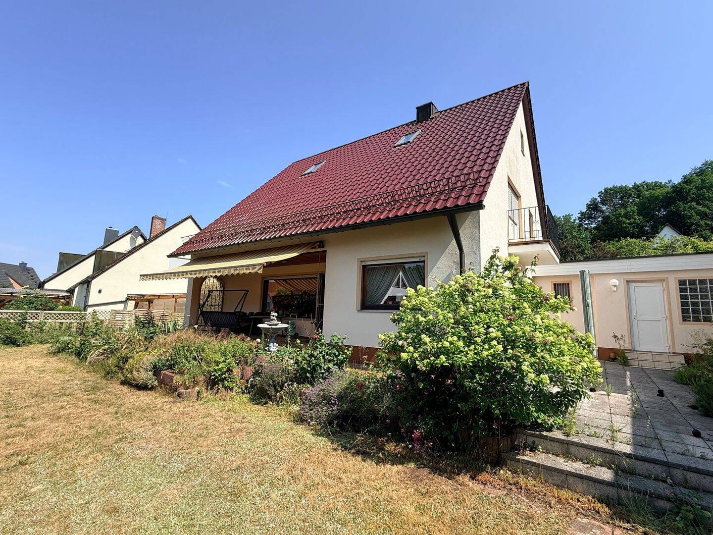 Immobilie in Rückersdorf - Freistehendes Einfamilienhaus mit sonnigem Garten und Garage - Bild 0