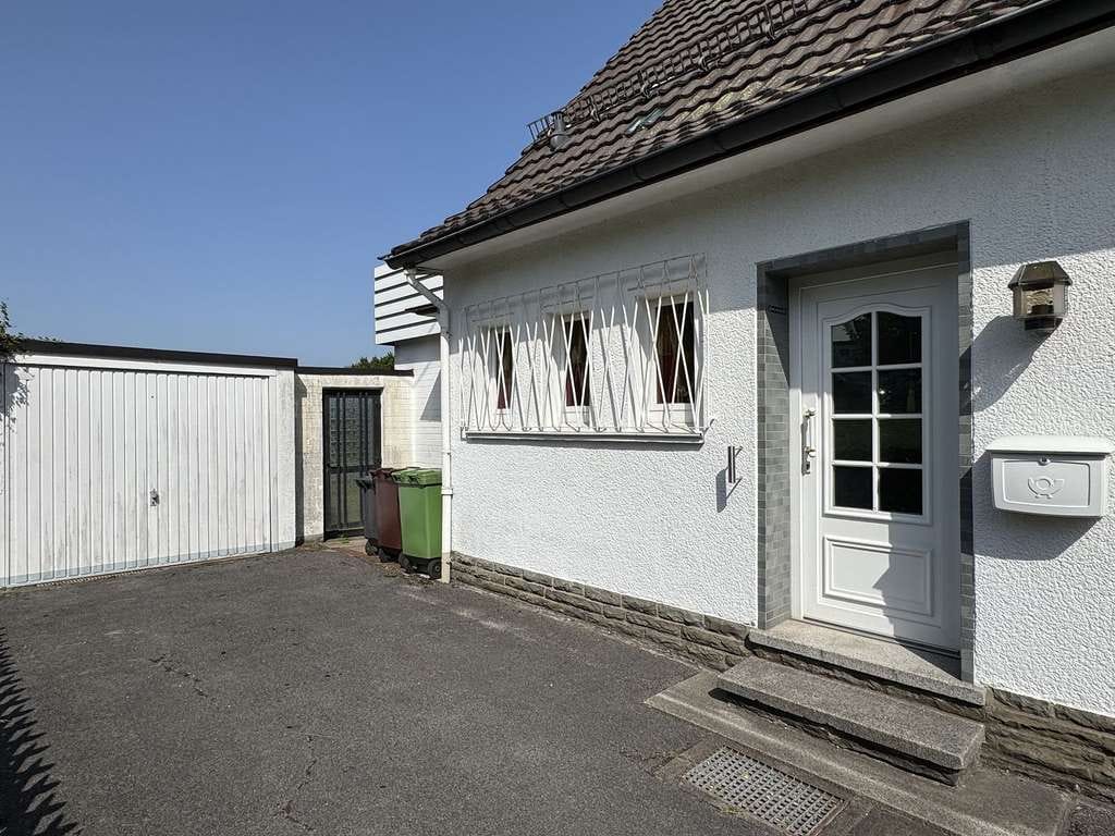 Immobilie in Marienheide - Einfamilienhaus mit Potenzial und großem, selbstständig nutzbarem Grundstück für weitere Bebauung - Bild 2
