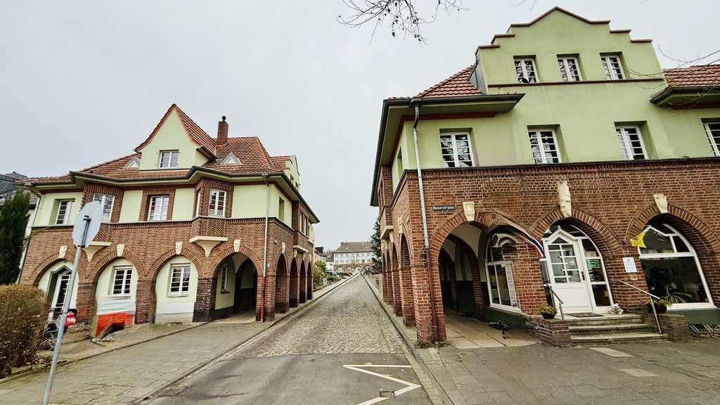 Immobilie in Brühl - *Brühl**RÖMERHOF 9**sanierungsbedürftiges EFH*Garten*zentrale kinderfreundliche Bestlage* - Bild 2