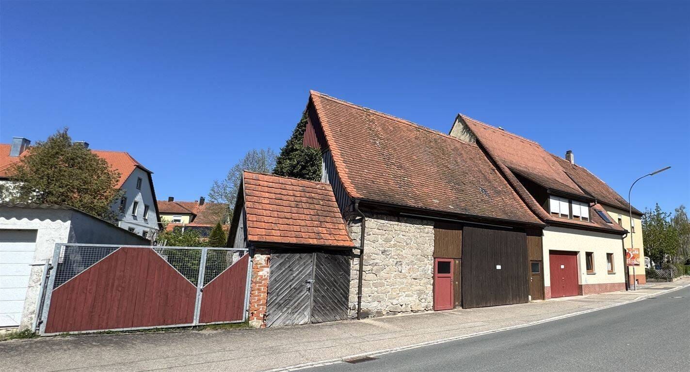 Immobilie in Leutershausen - Zweifamilienhaus mit Scheune, Schuppen Garage und idyllischem Garten - Bild 4