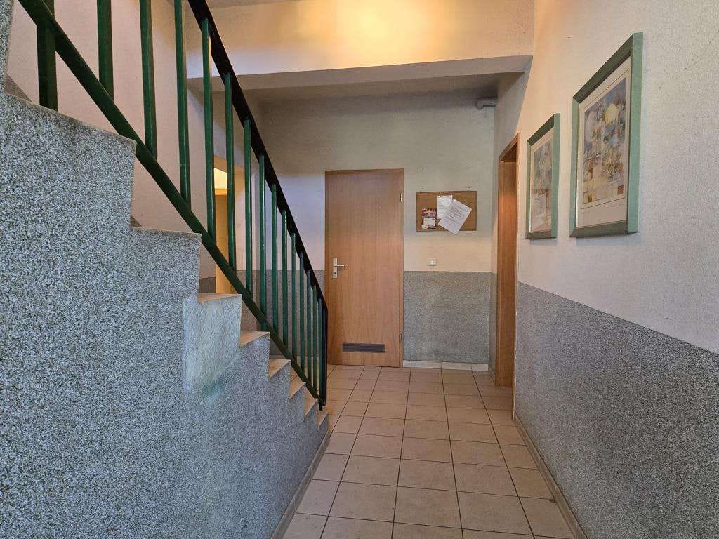 Immobilie in Wurzbach - Mehrfamilienhaus mit 8 Einheiten, Gewerbehalle & 2.500m² Teich – vielseitiges Immobilienpaket - Bild 1