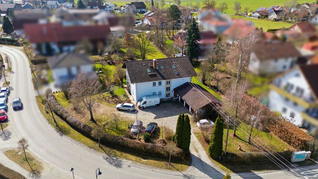 Immobilie in Pürgen - Gepflegtes Mehrfamilienhaus mit zusätzlichem Baugrund in Pürgen - Bild 1