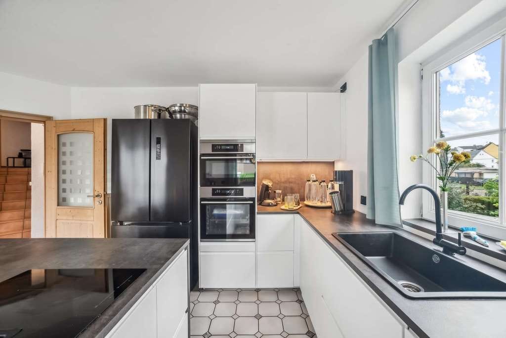 Immobilie in Siershahn - Viel Platz für Familie & Generationen – Wohnhaus mit ca. 290 m² Wohnfläche - Bild 3