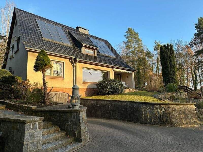 Immobilie in Neuburg - Großes Einfamilienhaus mit Einliegerwohnung und schöner Aussicht - Bild 0