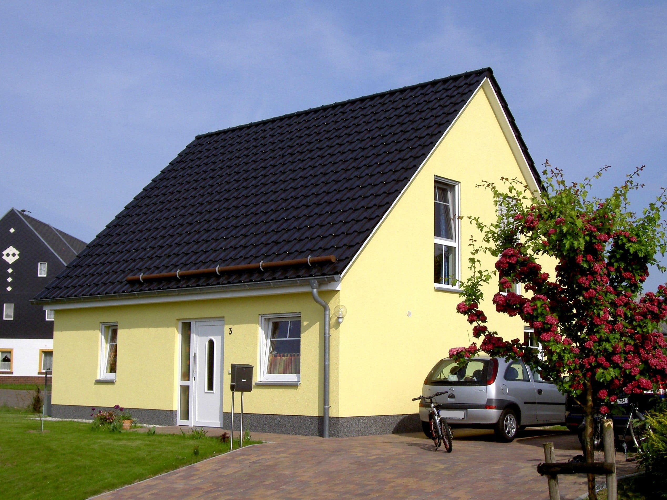 Immobilie in Rötha - Grundstücks-Preis Rötha OT inkl.!! u.a.m. FBHz., L/W-Wärmepumpe, Ton-Dachsteine, etc., Grundriss frei wählbar!  - Bild 0
