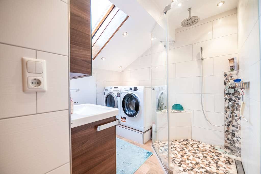 Immobilie in Kolbermoor - Schmankerl in Kolbermoor |  Dachgeschosswohnung mit Südbalkon und sonnigem Garten - Bild 4