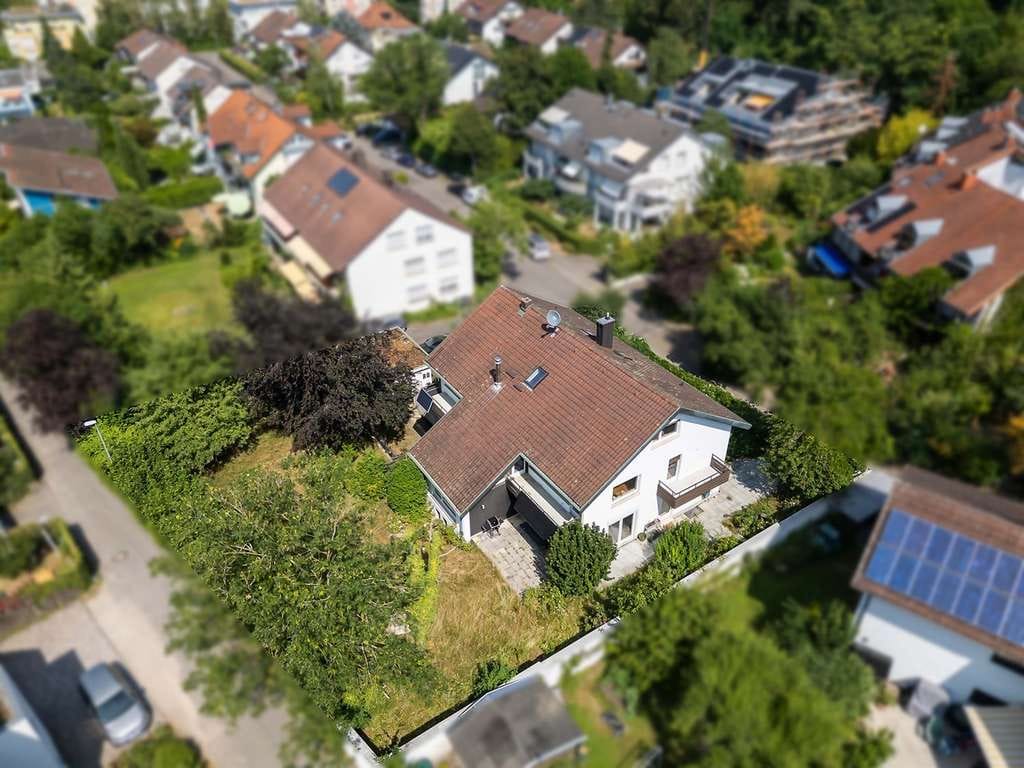 Immobilie in Freiburg im Breisgau - Großzügiges Anwesen mit zwei Einliegerwohnungen in Bestlage - Bild 2