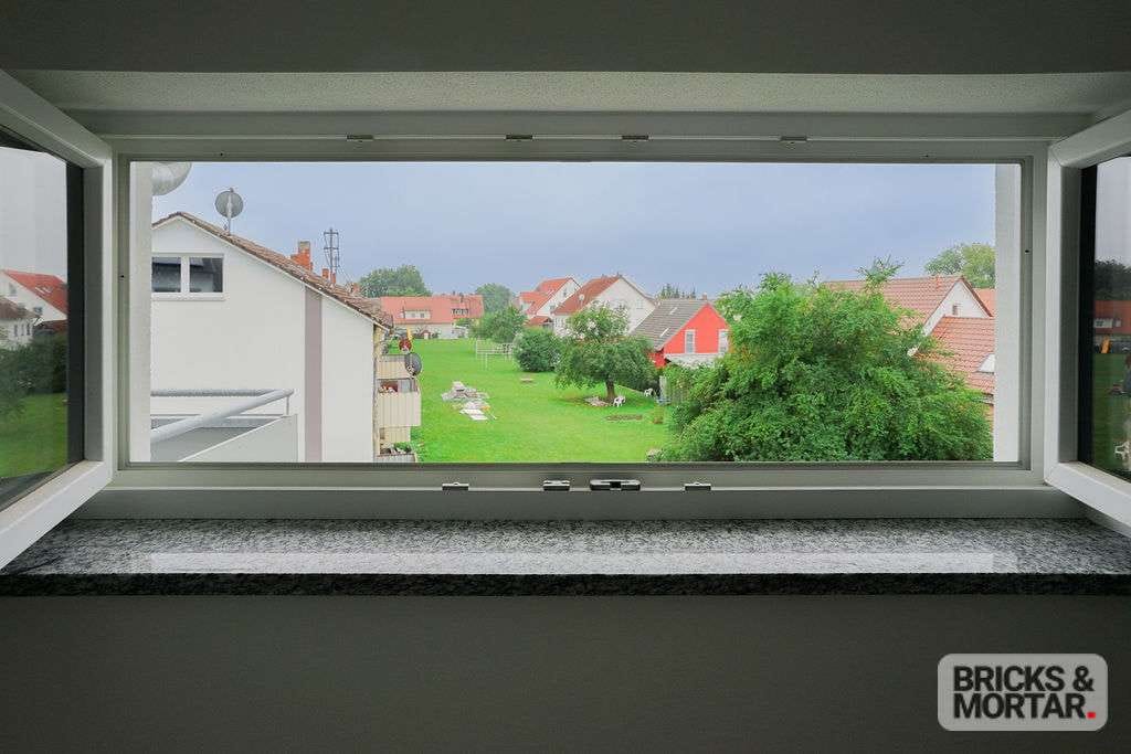 Immobilie in Deiningen - Exklusive, sonnendurchfluteten 4-Zimmer- Dachgeschosswohnung mit 2 Carport-Stellplätzen - Bild 3