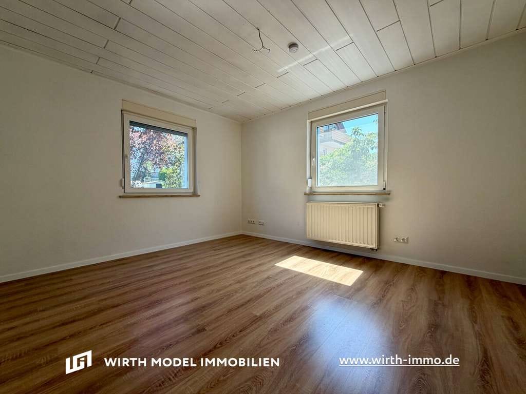 Immobilie in Schonungen - Modernisiertes Zweifamilienhaus mit 2 Garagen und Stellplätzen in Schonungen - Bild 3