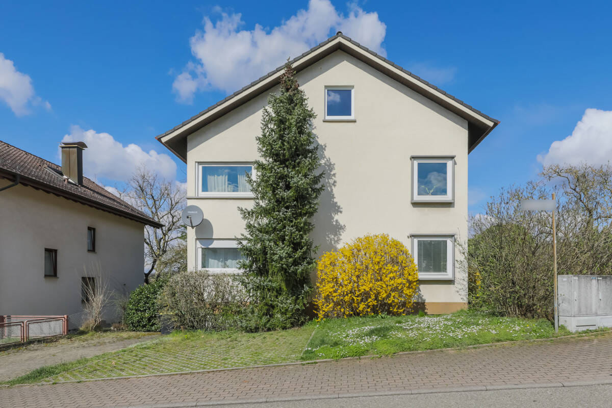 Immobilie in Eisingen - Solides und gut vermietetes 3-Fam.-Haus mit zusätzlichem EFH und Getränkelager in Halbhöhenlage! - Bild 1
