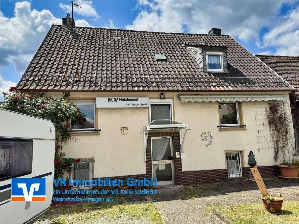 Immobilie in Dahn - Geräumiges Ein-Zweifamilienhaus im Herzen von Dahn - Bild 0