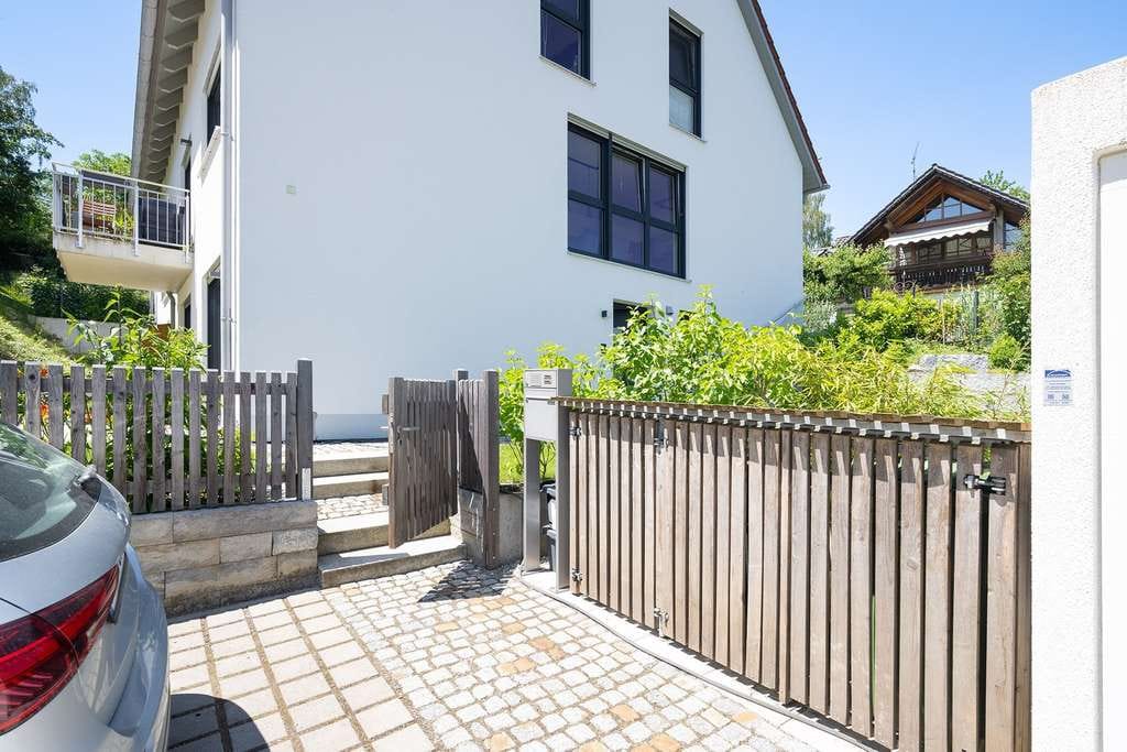 Immobilie in Buch am Erlbach - Zeitgemäßer Wohnkomfort KfW 55 - top moderne DHH in Ortsrandlage mit PV-Anlage.   - Bild 3