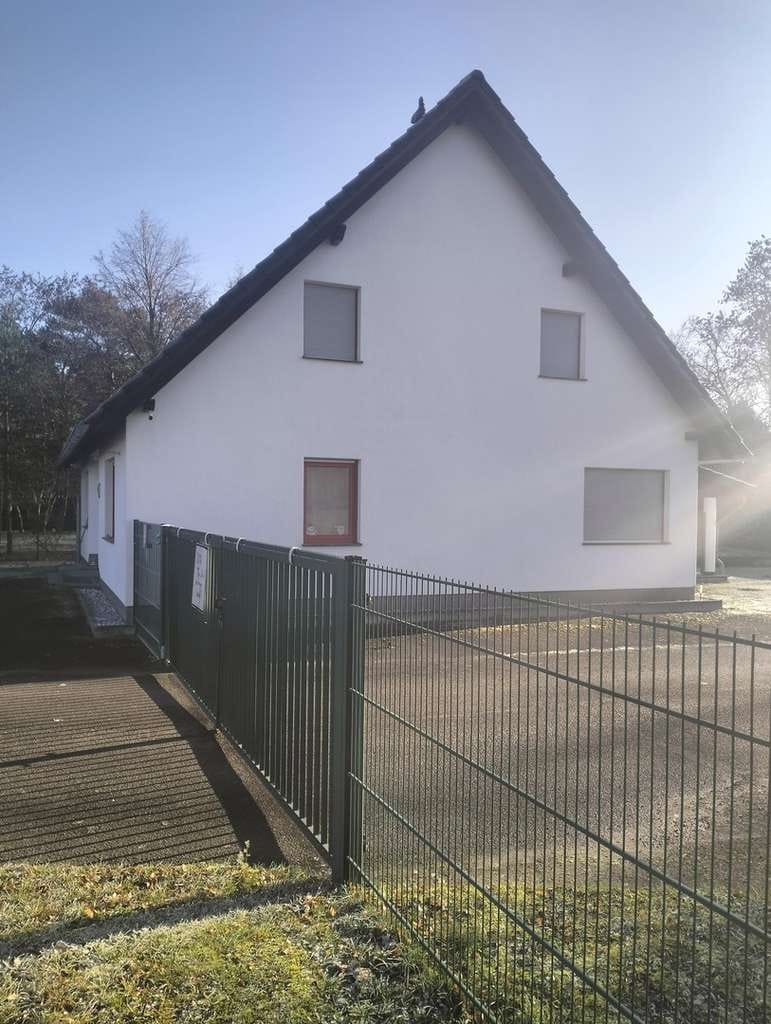 Immobilie in Colbitz - freistehendes Einfamilienhaus mit großzügigen Nebengelass und GS - Bild 1