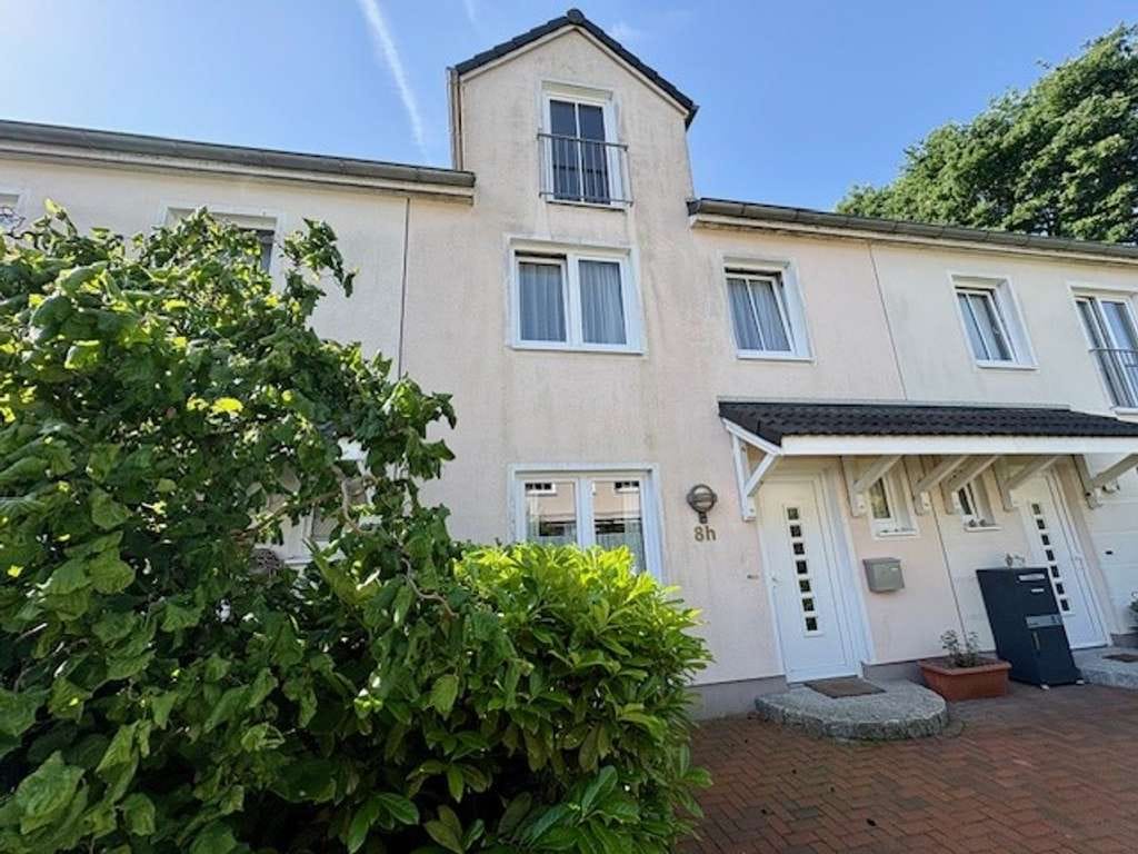 Immobilie in Borstel-Hohenraden - Reihenmittelhaus mit 2 Stellplätzen in Borstel Hohenraden, beliebte Pendlerlage, Otto Stöben Immobil - Bild 1