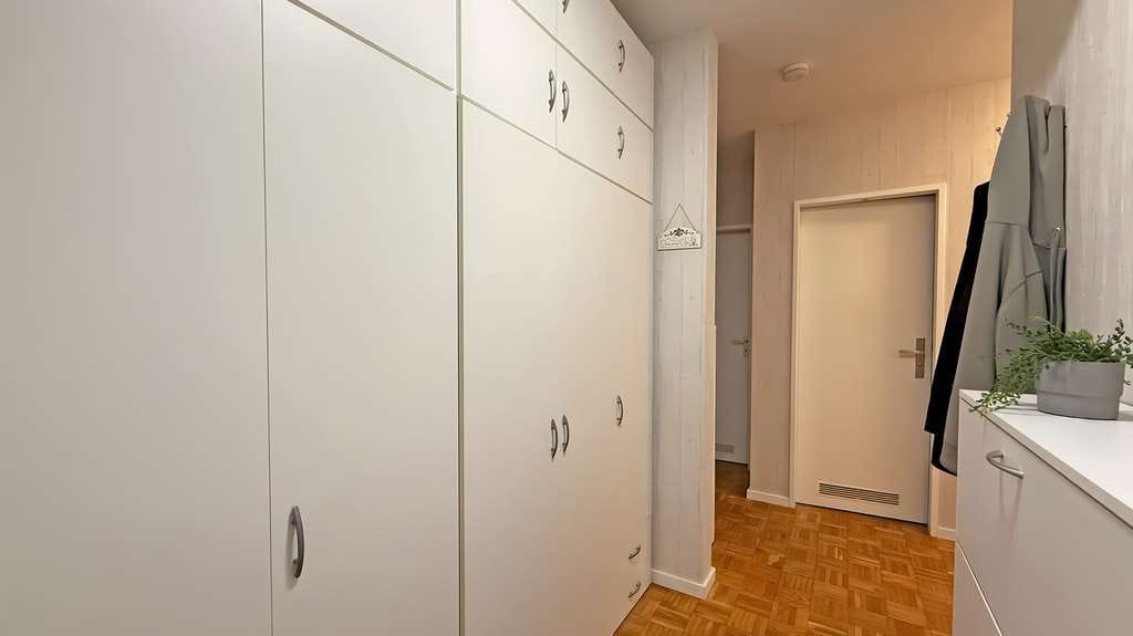Immobilie in Ahrensburg - Großzügige 4-Zimmer-Wohnung mit Loggia, modernisiertem Duschbad und Tiefgaragenstellplatz – Wentzel  - Bild 1