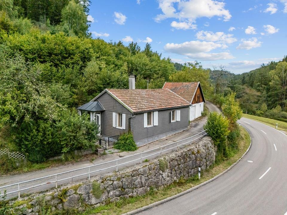 Immobilie in Forbach - Kleines Häuschen im schönen Schwarzwald – hier haben Sie die Möglichkeit mitzugestalten. - Bild 0