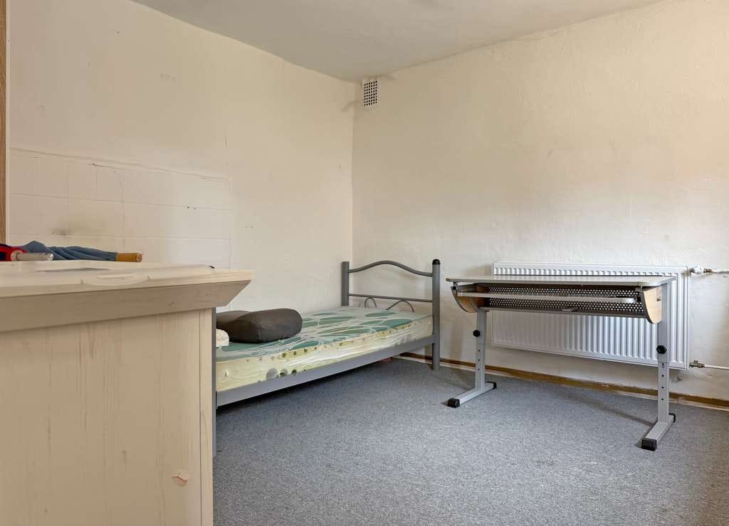 Immobilie in Hausen - Raum für Ideen: Renovierungsbedürftiges Einfamilienhaus mit Scheune und Garage - Bild 3