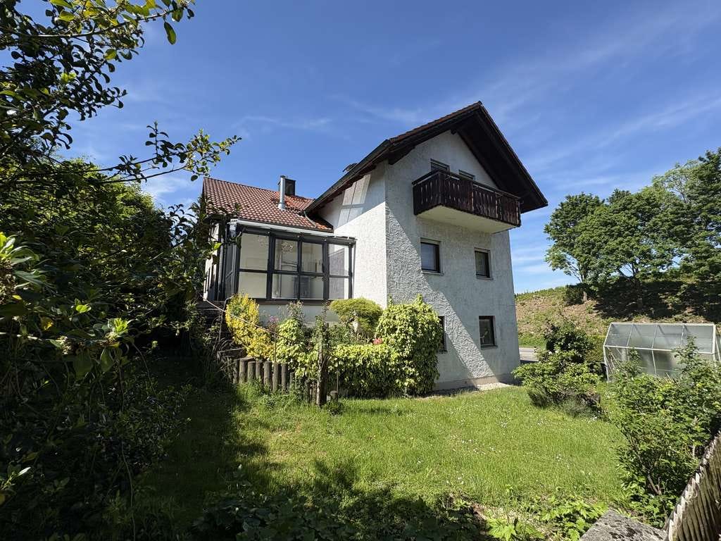 Immobilie in Dorfen - Einfamilienhaus mit großem Garten , Garage und Wintergarten in Dorfen - Bild 0