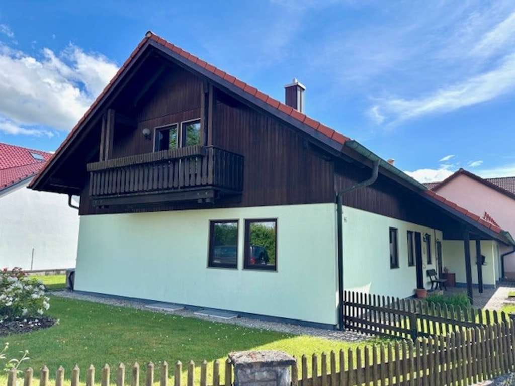 Immobilie in Burgkirchen an der Alz - Einfamilienhaus mit großzügigem Grundstück in Burgkirchen - Bild 1