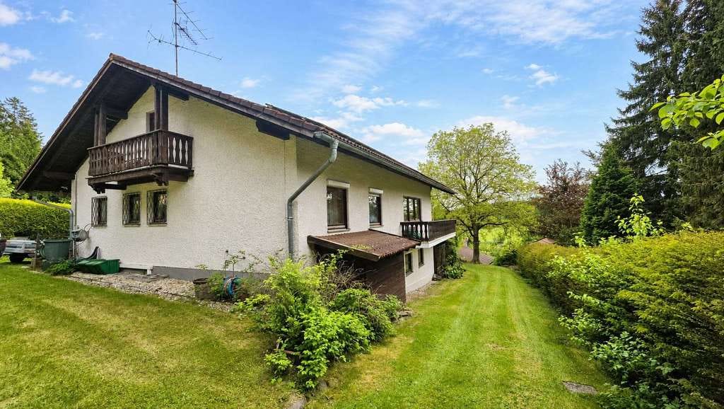 Immobilie in Eppenschlag - Großzügiges Anwesen mit 300 m² Wohnfläche, Waldgrundstück, Wohnmobil-Garage und PV-Anlage mit 18KW - Bild 1