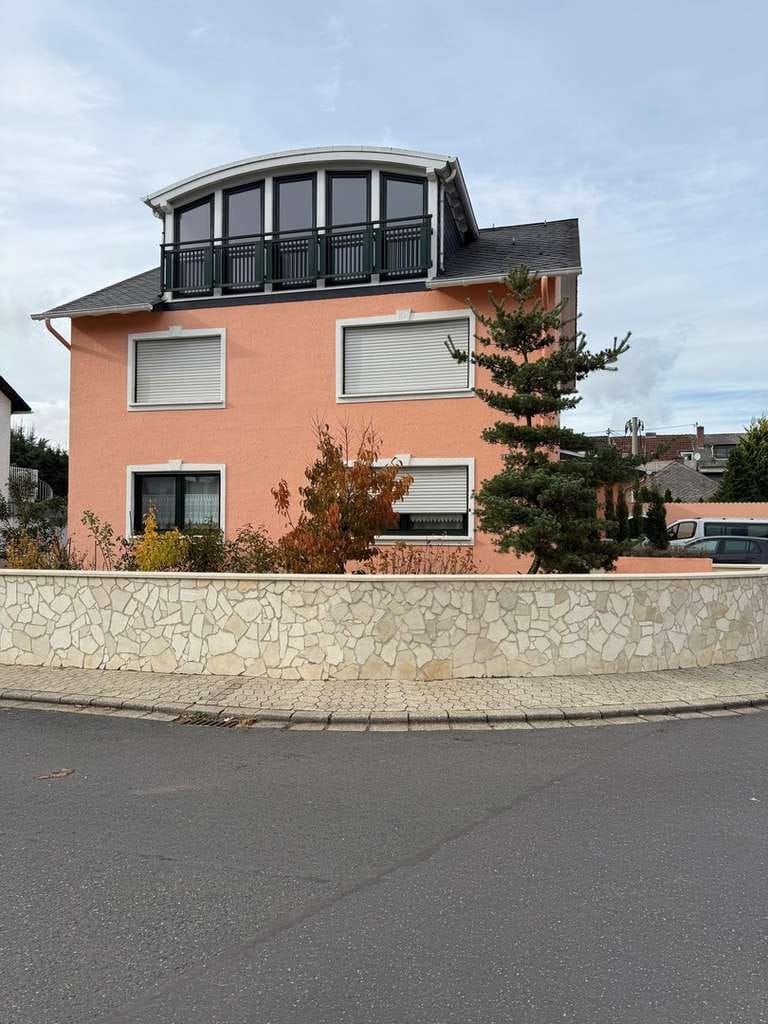 Immobilie in Kruft - Mediterranes Wohnhaus in Kruft - flexibel nutzbar, modernisiert und mit großem Potenzial - Bild 2