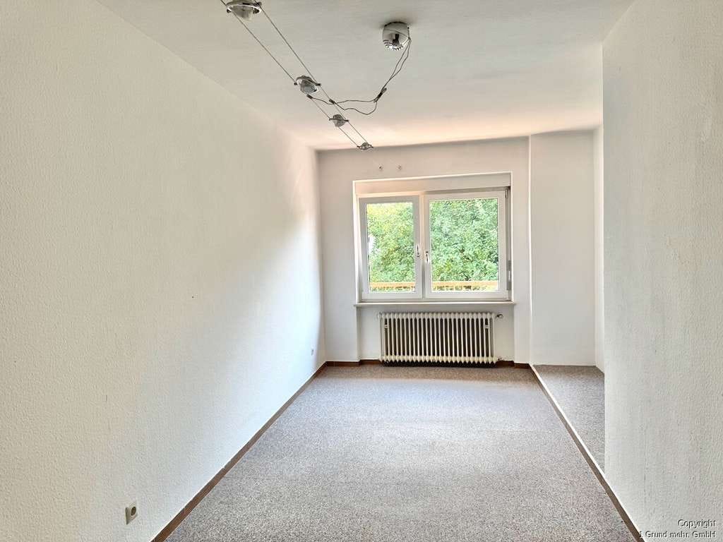 Immobilie in Feldkirchen-Westerham - Großzügige Doppelhaushälfte mit zwei Wohneinheiten und Ausbaupotential in idyllischer, naturnaher La - Bild 2