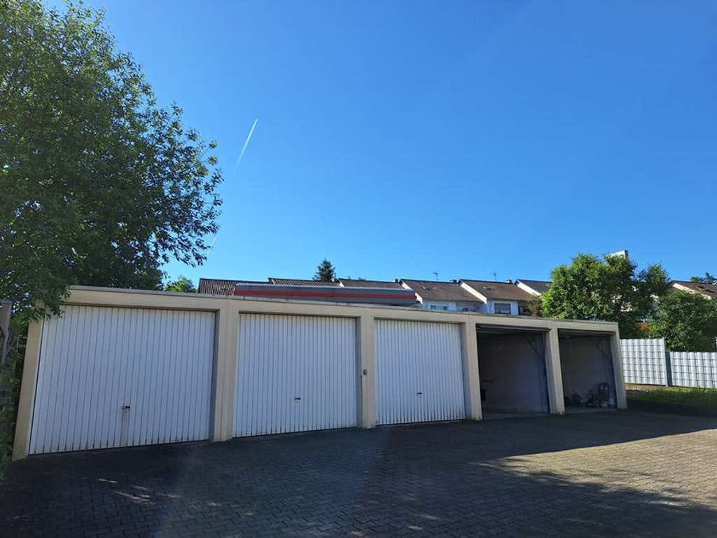 Immobilie in Ubstadt-Weiher - Schicke 2-Zimmer-Dachwohnung mit Tageslichtbadezimmer und Garage - Bild 1