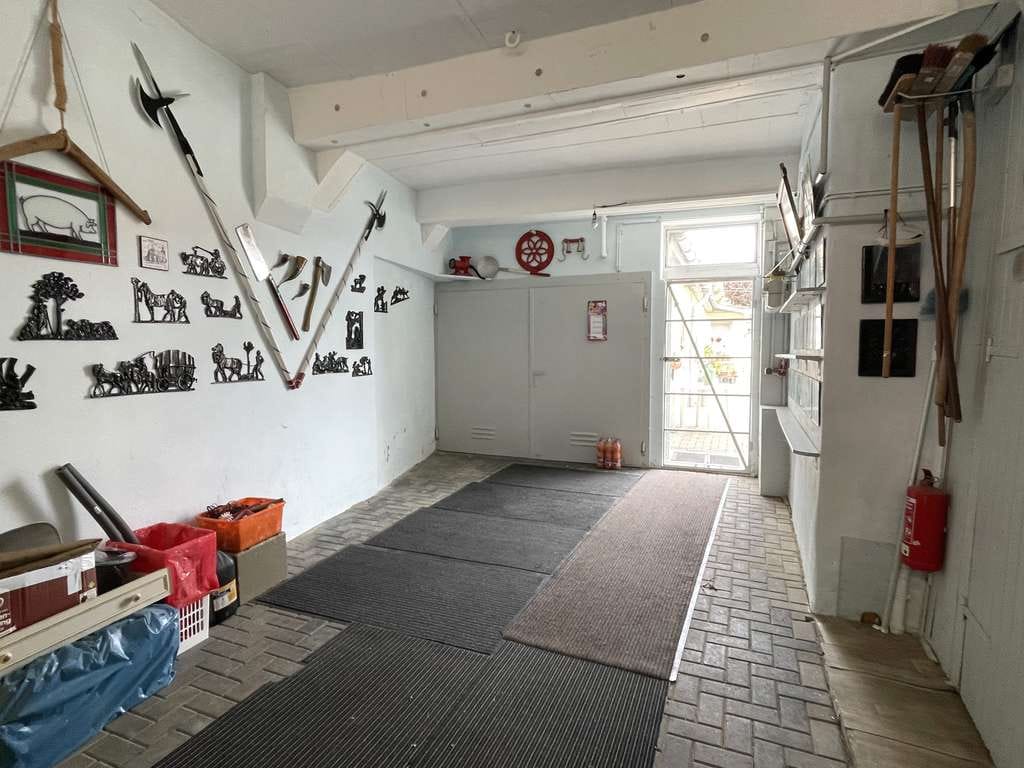 Immobilie in Ballenstedt - Viel Platz, viele Möglichkeiten: Mehrfamilienhaus mit 3 Wohnungen, Garten & Garagen - Bild 1