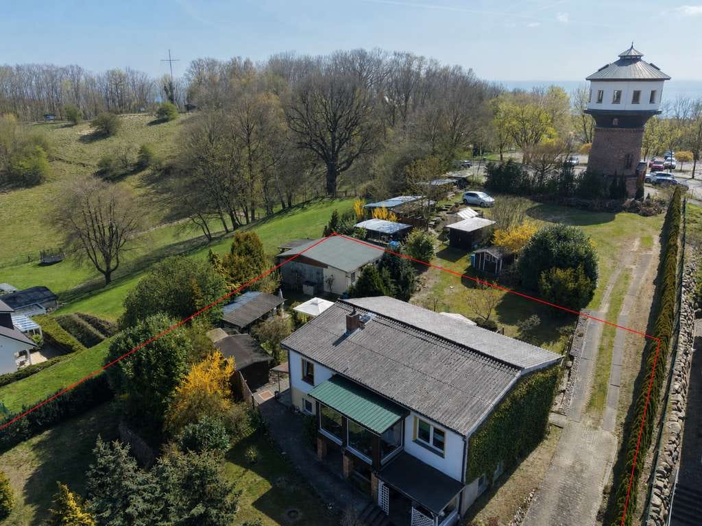 Immobilie in Göhren - Wohnhaus mit zwei Einheiten, Ferienbungalow und großem Grundstück in strandnaher Lage - Bild 0