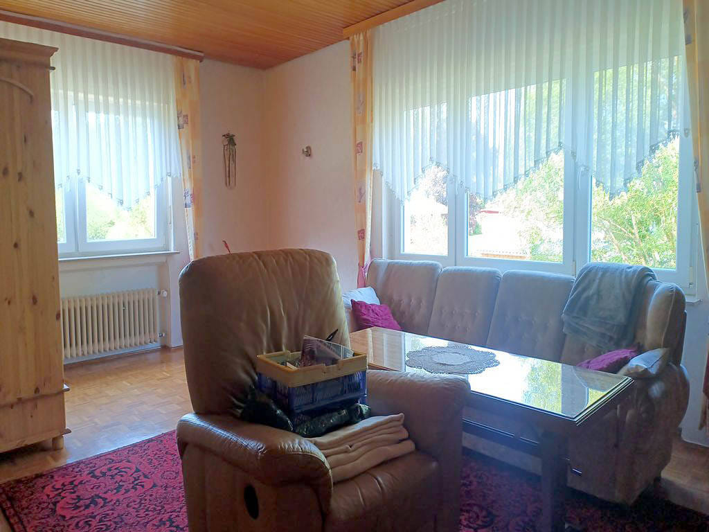 Immobilie in Rosenthal - Bauernhof, 9-Zimmer-Mehrfamilienhaus, Garten u. Garage, Platz für Pferde, Werkstatt oder Atelier - Bild 1