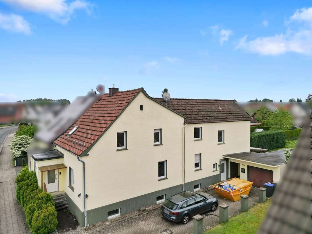 Immobilie in Schlangen - Zweifamilienhaus in Schlangen 
inkl. Garage - Bild 0
