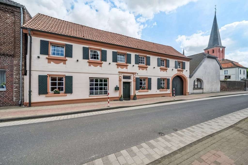 Immobilie in Schwalmtal - Historisches Ambiente - Zweifamilienhaus an der Kirche St. Gertrud - Bild 0