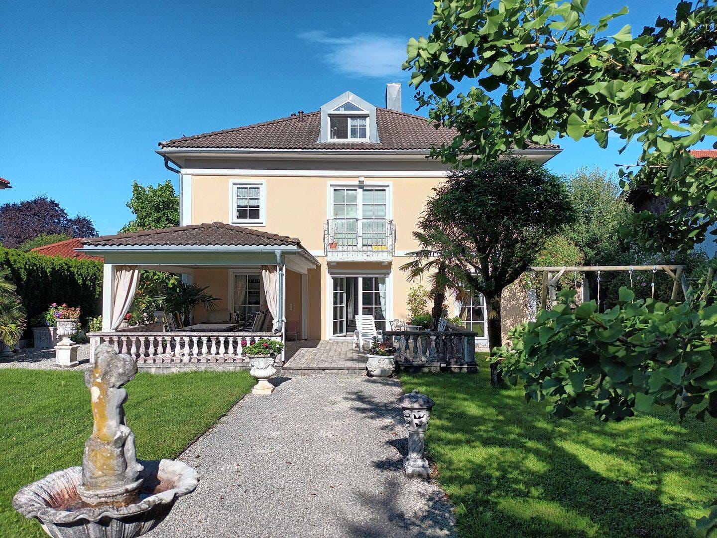 Immobilie in Bernau am Chiemsee - Mehrgenerationenhaus mit luxuriöser Ausstattung in Bernau am Chiemsee! - Bild 1