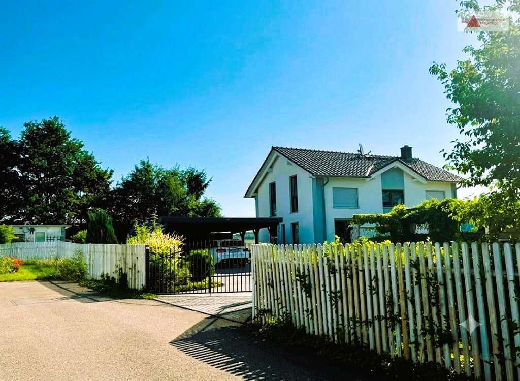 Immobilie in Jahnsdorf/Erzgebirge - Einfamilienhaus (2015) in Jahnsdorf/Leukersdorf mit Kamin, großer Terrasse & Carport nahe Chemnitz - Bild 0