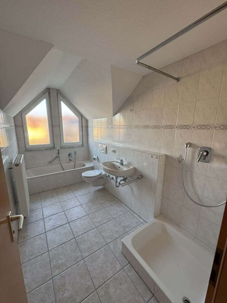 Immobilie in Heimsheim - Provisionsfreie 3 Zimmer Dachgeschosswohnung in ruhigem 2 Familienhaus mit Loggia in Heimsheim - Bild 4