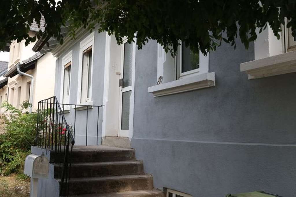 Immobilie in Jettenbach - Komplett renoviertes Einfamilienhaus mit Carport und ebenen Grundstück. - Bild 1