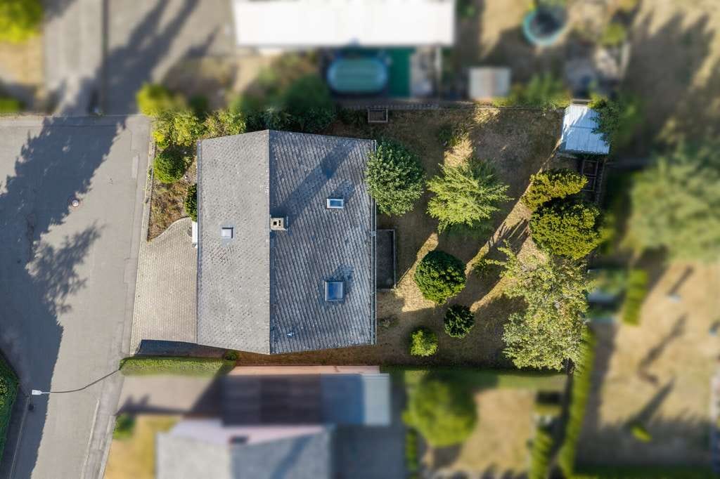 Immobilie in Argenthal - Klar geschnittenes Einfamilienhaus mit Terrasse, Vollkeller und Gartenseite - Bild 2