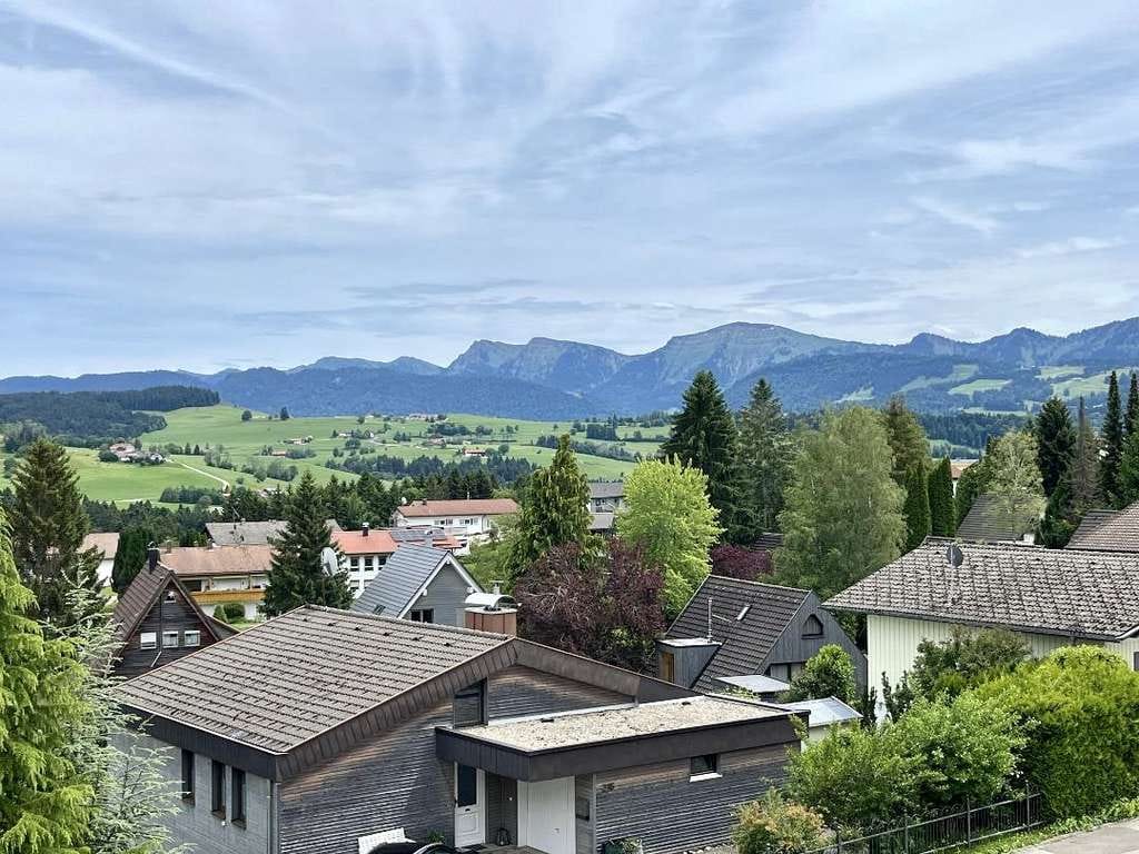 Immobilie in Oberreute - Schönes Apartment in Oberreute im 2. OG mit Balkon, Bergsicht und TG Stellplatz  - Aufzug im Haus - Bild 0