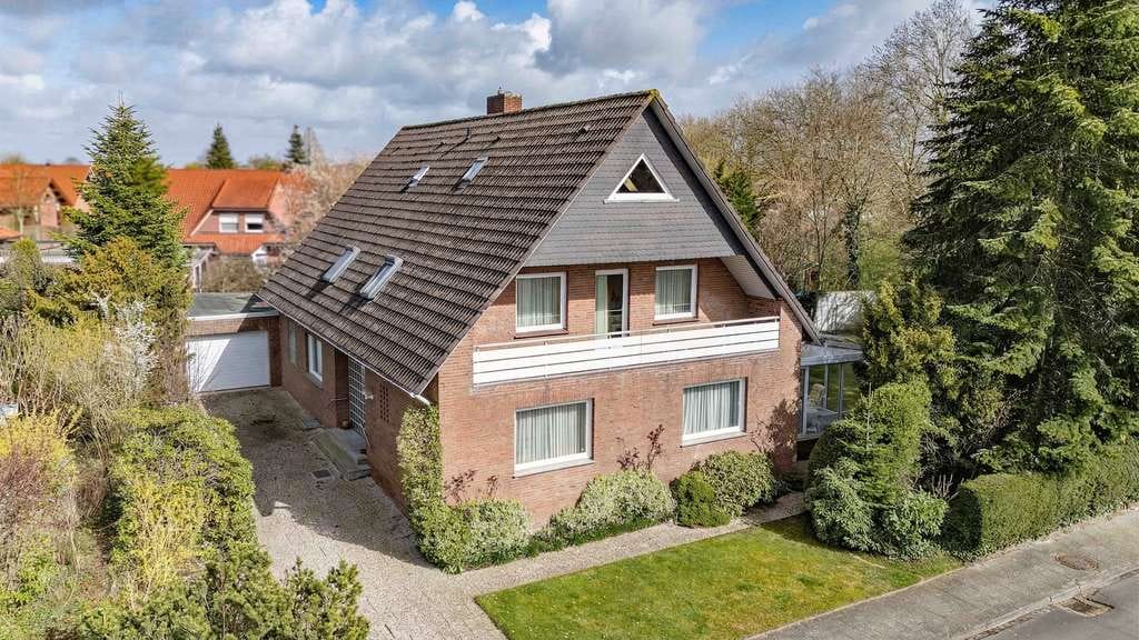 Immobilie in Emden - Raumwunder für die ganze Familie – 8 Zimmer in Emden-Wolthusen - Bild 0
