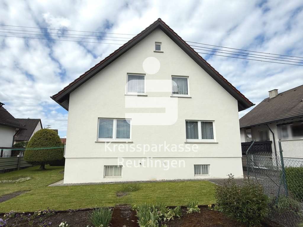 Immobilie in Engstingen - Charmantes Einfamilienhaus mit großem Erweiterungspotential  - Bild 0