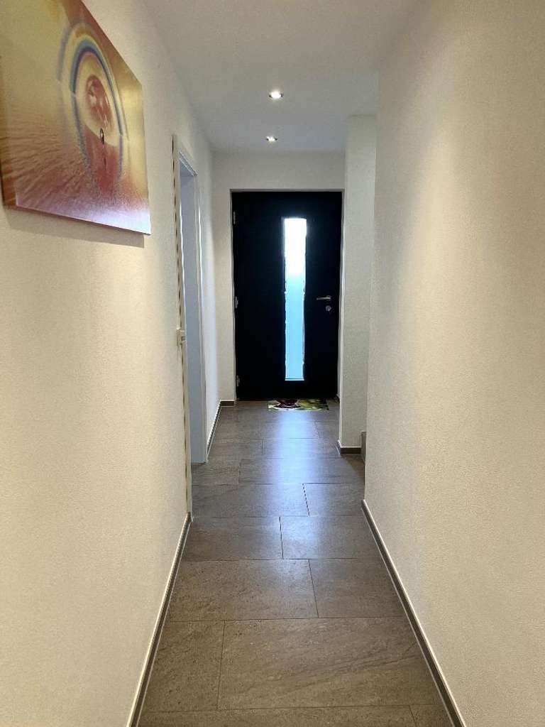 Immobilie in Buch am Erlbach - Ruhiges Wohnen mit hohen Standard - Neuwertige Doppelhaushälfte mit Doppelgarage - Bild 3