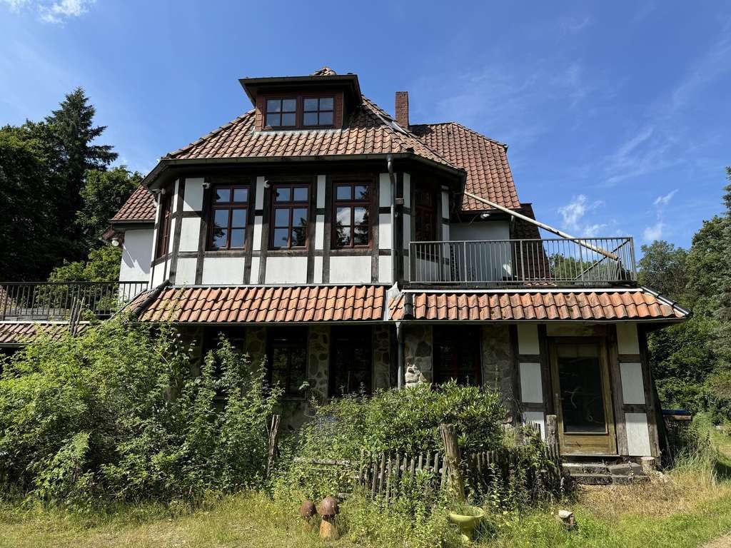 Immobilie in Munster - altes Forsthaus, Nebengebäude, 7600qm Grundstück, teilbar in 4 Baugrundstücke einzeln erwerbar - Bild 0