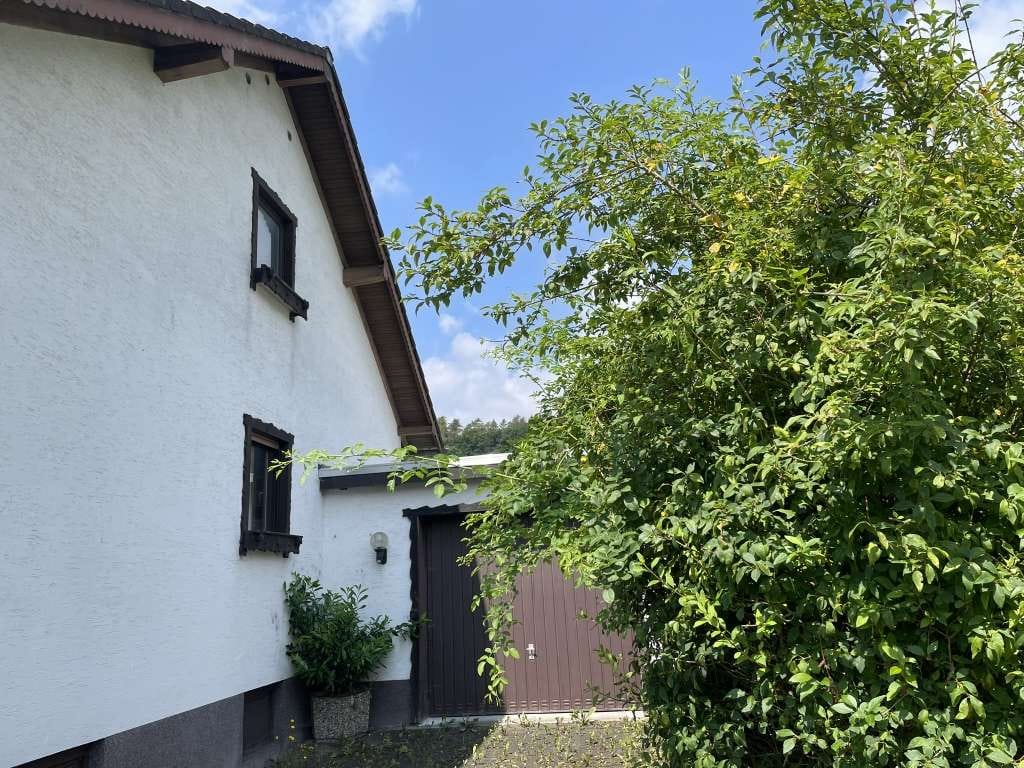 Immobilie in Dingdorf - **Wohnhaus mit Garten und Garage in Schönecken** - Bild 2