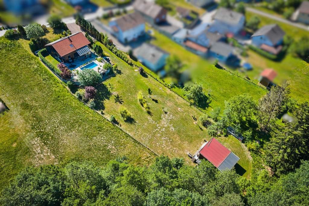 Immobilie in Schöllnach - TOP Gelegenheit: Einfamilienhaus in Holzbauweise auf großzügigem Grundstück in Schöllnach - Bild 2