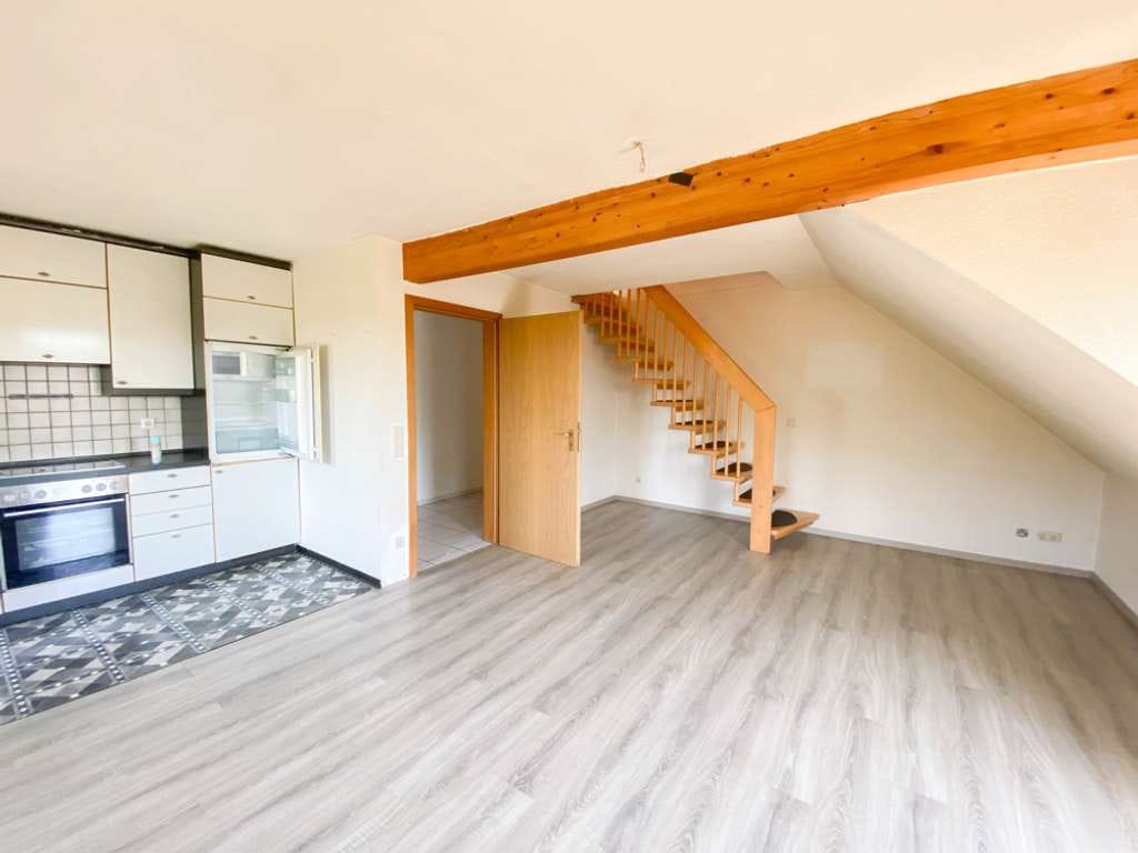 Immobilie in Itzgrund - Helle 3-Zimmer-Maisonettewohnung mit Balkon, Weitblick & Garage in gepflegtem Mehrfamilienhaus - Bild 3